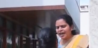 చిలకలూరిపేటలో దారుణం: మాజీ మంత్రి విడదల రజినిని తోసి కింద పడేసిన ఎస్ఐ ప్రియాంక!*