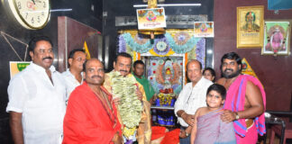 తెనాలి వాసవి కన్యకా పరమేశ్వరి అమ్మవారి దేవస్థానంలో పూజలు చేసిన నటుడు నిర్మాత బండ్ల గణేష్.