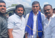 Madanapalle: మదనపల్లె మున్సిపల్ ఎన్నికల నేపథ్యంలో రాజంపేట ఎంపీ మిథున్ రెడ్డి పుంగనూరు రోడ్డులోని తన కార్యాలయంలో స్థానిక వైయస్సార్సీపీ నాయకులతో భేటీ అయ్యారు.