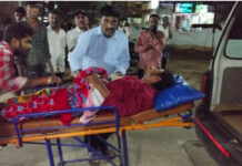 Madanapalle: మదనపల్లెలో ప్రేమ వివాహం చేసుకున్న యువకుడిపై కానిస్టేబుల్ దాడి చేశాడన్న ఆరోపణలతో అతడు మిద్దెపై నుంచి దూకి ఆత్మహత్యాయత్నానికి పాల్పడటం కలకలం రేపింది.