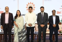 ముంబాయి రోడ్డు షోలో మంత్రి కొండపల్లి