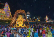 Tirumala: తిరుమల బ్రహ్మోత్సవాల్లో 4వ రోజు రుక్మిణీ సత్యభామ సమేత వేణుగోపాలస్వామి అలంకారంలో మలయప్ప స్వామి సర్వభూపాల వాహనంపై దర్శనమిచ్చారు.