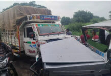 Madanapalle: మదనపల్లె వద్ద బొలెరో, తుఫాన్ వాహనాలు ఢీకొన్న ప్రమాదంలో ఇద్దరు అక్కడికక్కడే మృతి చెందగా, ముగ్గురు తీవ్రంగా గాయపడ్డారు.