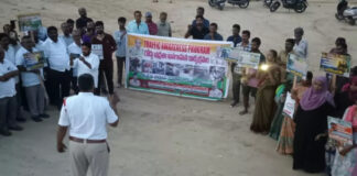 Madanapalle: మదనపల్లెలో ట్రాఫిక్ పోలీసుల ఆధ్వర్యంలో వాహనదారులకు అవగాహన కల్పించారు. తప్పనిసరిగా హెల్మెట్ ధరించాలని, నిబంధనలు పాటించాలని సీఐ చాంద్ బాషా కోరారు.